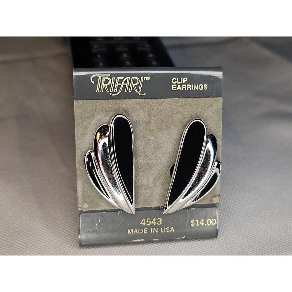 Vintage Trifari Clip-On FAN EARRINGS Teardrop Black & Silver 80s New Old Stock - Picture 5 of 7